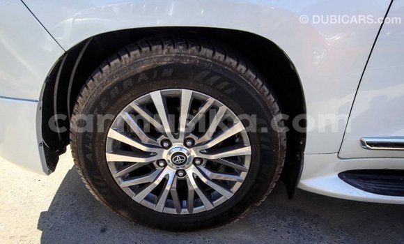 Acheter Import Voiture Toyota Land Cruiser Blanc à Import - Dubai, Harare Acheter Import Voiture Toyota Land Cruiser Blanc à Import - Dubai, Harare