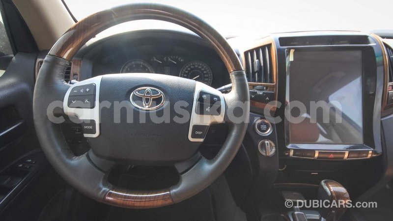 Big with watermark toyota land cruiser harare import dubai 8468