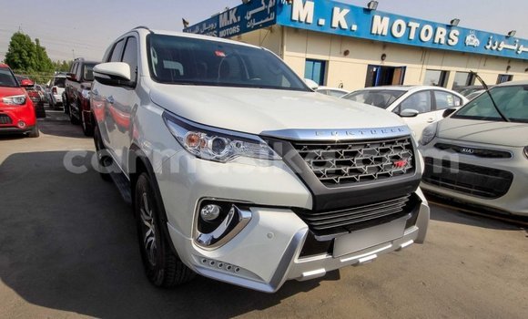Acheter Import Voiture Toyota Fortuner Blanc à Import - Dubai, Harare Acheter Import Voiture Toyota Fortuner Blanc à Import - Dubai, Harare