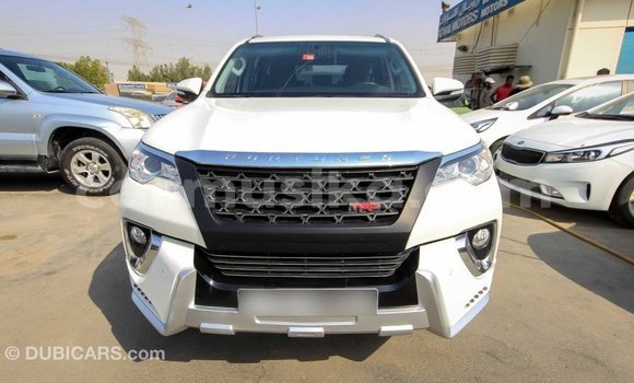 Acheter Import Voiture Toyota Fortuner Blanc à Import - Dubai, Harare Acheter Import Voiture Toyota Fortuner Blanc à Import - Dubai, Harare