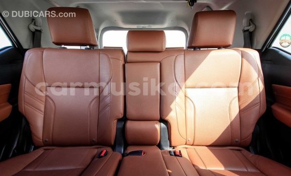 Acheter Import Voiture Toyota Fortuner Blanc à Import - Dubai, Harare Acheter Import Voiture Toyota Fortuner Blanc à Import - Dubai, Harare