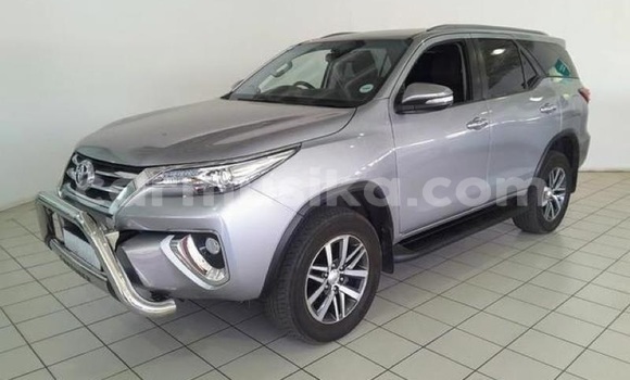 Nunua Ilio tumika Toyota Fortuner Fedha Gari ndani ya Beitbridge nchini Matabeleland Kusini Nunua Ilio tumika Toyota Fortuner Fedha Gari ndani ya Beitbridge nchini Matabeleland Kusini
