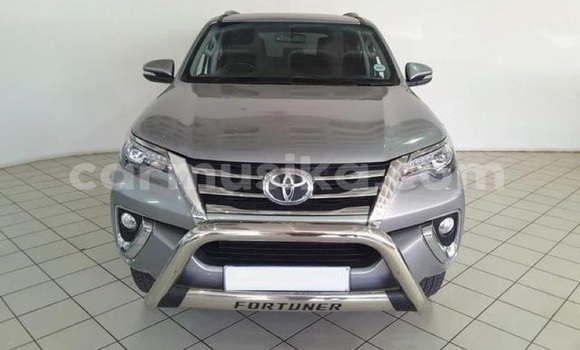Nunua Ilio tumika Toyota Fortuner Fedha Gari ndani ya Beitbridge nchini Matabeleland Kusini Nunua Ilio tumika Toyota Fortuner Fedha Gari ndani ya Beitbridge nchini Matabeleland Kusini