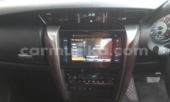 Nunua Ilio tumika Toyota Fortuner Fedha Gari ndani ya Beitbridge nchini Matabeleland Kusini Nunua Ilio tumika Toyota Fortuner Fedha Gari ndani ya Beitbridge nchini Matabeleland Kusini