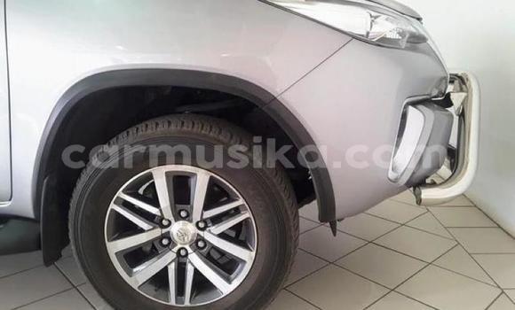 Nunua Ilio tumika Toyota Fortuner Fedha Gari ndani ya Beitbridge nchini Matabeleland Kusini Nunua Ilio tumika Toyota Fortuner Fedha Gari ndani ya Beitbridge nchini Matabeleland Kusini