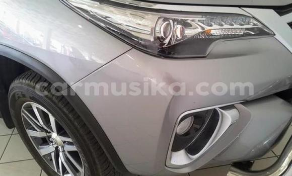 Nunua Ilio tumika Toyota Fortuner Fedha Gari ndani ya Beitbridge nchini Matabeleland Kusini Nunua Ilio tumika Toyota Fortuner Fedha Gari ndani ya Beitbridge nchini Matabeleland Kusini