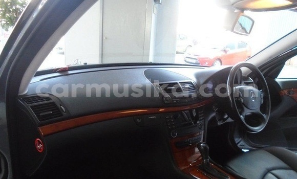 Tenga Tsaru Mercedes‒Benz E–Class Sirivha Mota in Beitbridge in Matabeleland South Tenga Tsaru Mercedes‒Benz E–Class Sirivha Mota in Beitbridge in Matabeleland South