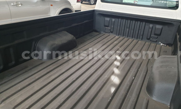 Acheter Occasion Voiture Toyota Hilux Blanc à Beitbridge, Matabeleland South Acheter Occasion Voiture Toyota Hilux Blanc à Beitbridge, Matabeleland South