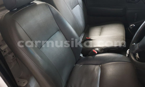 Acheter Occasion Voiture Toyota Hilux Blanc à Beitbridge, Matabeleland South Acheter Occasion Voiture Toyota Hilux Blanc à Beitbridge, Matabeleland South