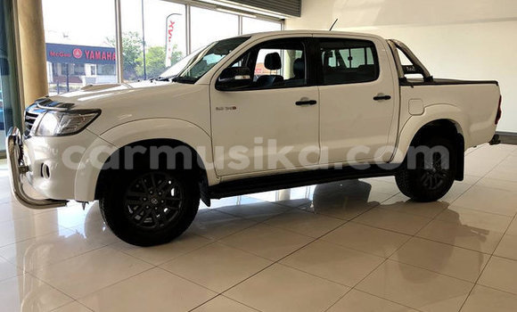Acheter Occasion Voiture Toyota Hilux Blanc à Beitbridge, Matabeleland South Acheter Occasion Voiture Toyota Hilux Blanc à Beitbridge, Matabeleland South
