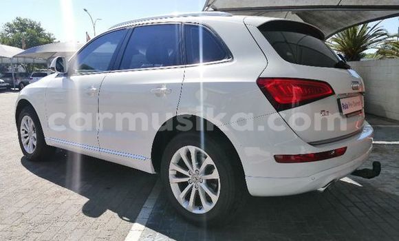 Acheter Occasion Voiture Aston Martin Bulldog Blanc à Beitbridge, Matabeleland South Acheter Occasion Voiture Aston Martin Bulldog Blanc à Beitbridge, Matabeleland South