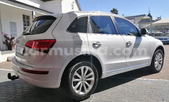 Acheter Occasion Voiture Aston Martin Bulldog Blanc à Beitbridge, Matabeleland South Acheter Occasion Voiture Aston Martin Bulldog Blanc à Beitbridge, Matabeleland South