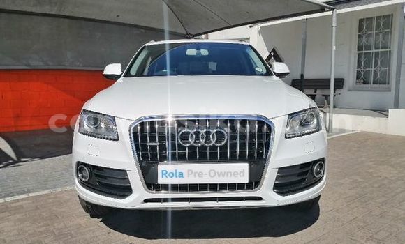 Acheter Occasion Voiture Aston Martin Bulldog Blanc à Beitbridge, Matabeleland South Acheter Occasion Voiture Aston Martin Bulldog Blanc à Beitbridge, Matabeleland South