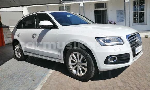 Acheter Occasion Voiture Aston Martin Bulldog Blanc à Beitbridge, Matabeleland South Acheter Occasion Voiture Aston Martin Bulldog Blanc à Beitbridge, Matabeleland South