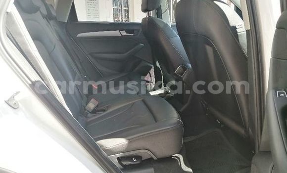 Acheter Occasion Voiture Aston Martin Bulldog Blanc à Beitbridge, Matabeleland South Acheter Occasion Voiture Aston Martin Bulldog Blanc à Beitbridge, Matabeleland South