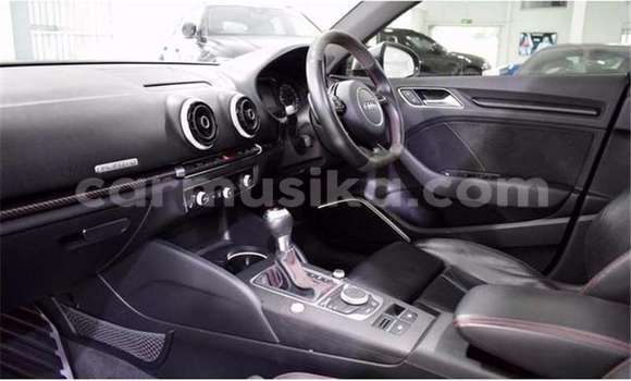 Nunua Ilio tumika Audi RS3 Bluu Gari ndani ya Beitbridge nchini Matabeleland Kusini Nunua Ilio tumika Audi RS3 Bluu Gari ndani ya Beitbridge nchini Matabeleland Kusini