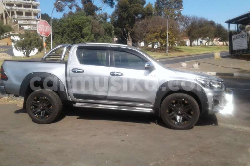 Big with watermark toyota hilux matabeleland south beitbridge 8510