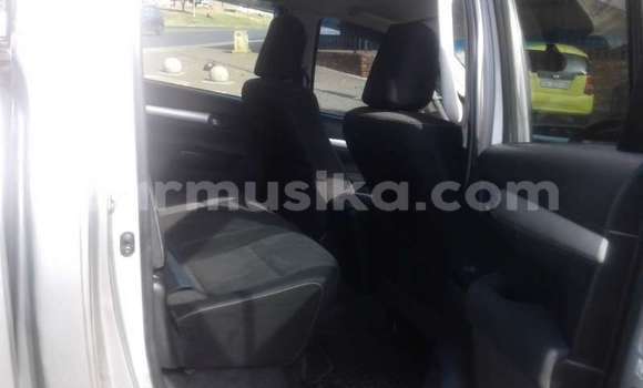 Buy Used Toyota Hilux Silver Car in Beitbridge in Matabeleland South Buy Used Toyota Hilux Silver Car in Beitbridge in Matabeleland South