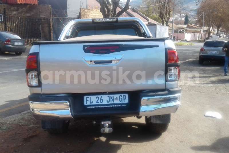 Big with watermark toyota hilux matabeleland south beitbridge 8510