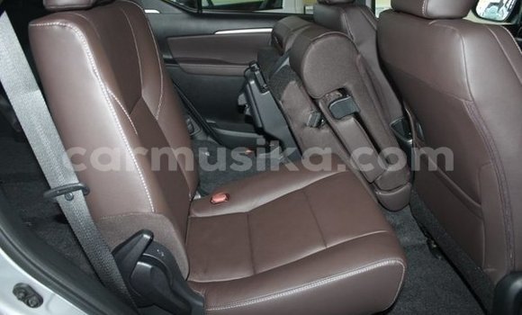 Nunua Ilio tumika Toyota Fortuner Fedha Gari ndani ya Beitbridge nchini Matabeleland Kusini Nunua Ilio tumika Toyota Fortuner Fedha Gari ndani ya Beitbridge nchini Matabeleland Kusini