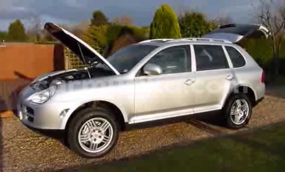 Nunua Ilio tumika Porsche Cayenne Fedha Gari ndani ya Kwekwe nchini Midlands