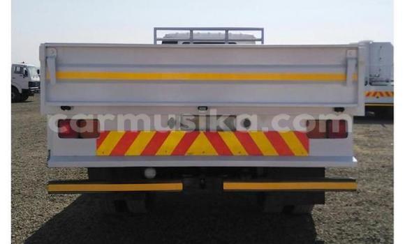 Acheter Occasion Voiture Nissan Urvan Blanc à Beitbridge, Matabeleland South Acheter Occasion Voiture Nissan Urvan Blanc à Beitbridge, Matabeleland South