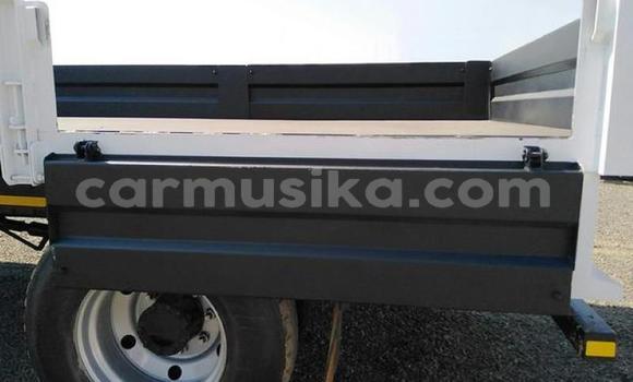 Acheter Occasion Voiture Nissan Urvan Blanc à Beitbridge, Matabeleland South Acheter Occasion Voiture Nissan Urvan Blanc à Beitbridge, Matabeleland South