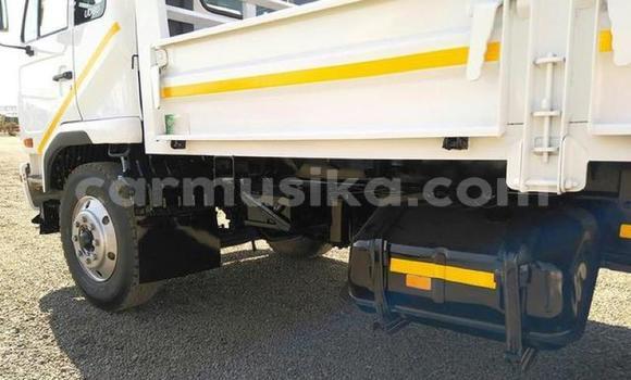 Acheter Occasion Voiture Nissan Urvan Blanc à Beitbridge, Matabeleland South Acheter Occasion Voiture Nissan Urvan Blanc à Beitbridge, Matabeleland South