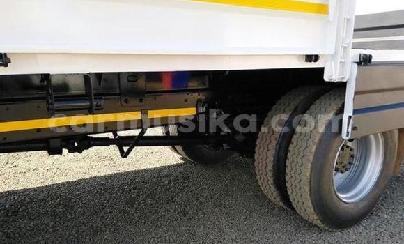 Acheter Occasion Voiture Nissan Urvan Blanc à Beitbridge, Matabeleland South Acheter Occasion Voiture Nissan Urvan Blanc à Beitbridge, Matabeleland South