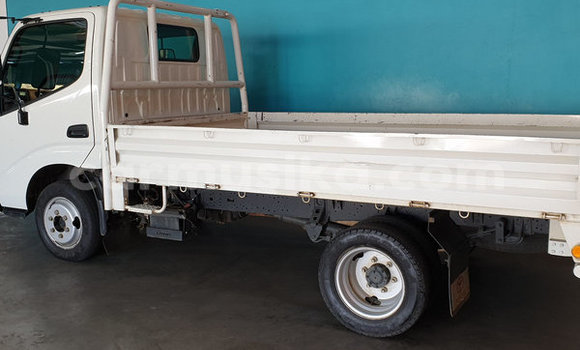 Nunua Ilio tumika Toyota Dyna Nyeupe Gari ndani ya Beitbridge nchini Matabeleland Kusini Nunua Ilio tumika Toyota Dyna Nyeupe Gari ndani ya Beitbridge nchini Matabeleland Kusini