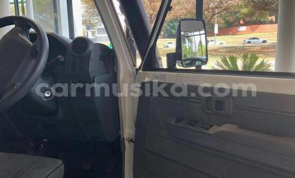 Acheter Occasion Voiture Toyota Land Cruiser Blanc à Beitbridge, Matabeleland South Acheter Occasion Voiture Toyota Land Cruiser Blanc à Beitbridge, Matabeleland South