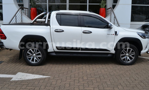Buy Used Toyota Hilux White Car in Beitbridge in Matabeleland South Buy Used Toyota Hilux White Car in Beitbridge in Matabeleland South