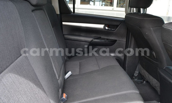 Buy Used Toyota Hilux White Car in Beitbridge in Matabeleland South Buy Used Toyota Hilux White Car in Beitbridge in Matabeleland South