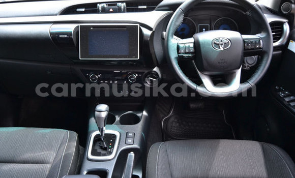 Buy Used Toyota Hilux White Car in Beitbridge in Matabeleland South Buy Used Toyota Hilux White Car in Beitbridge in Matabeleland South