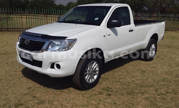 Tenga Imported Toyota Hilux Chena Mota in Beitbridge in Matabeleland South Tenga Imported Toyota Hilux Chena Mota in Beitbridge in Matabeleland South