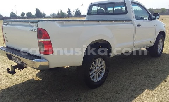 Tenga Imported Toyota Hilux Chena Mota in Beitbridge in Matabeleland South Tenga Imported Toyota Hilux Chena Mota in Beitbridge in Matabeleland South