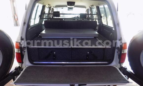 Buy Used Toyota Land Cruiser White Car in Beitbridge in Matabeleland South Buy Used Toyota Land Cruiser White Car in Beitbridge in Matabeleland South