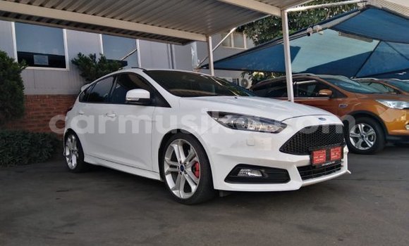 Acheter Occasion Voiture Ford Focus ST Blanc à Harare, Harare Acheter Occasion Voiture Ford Focus ST Blanc à Harare, Harare