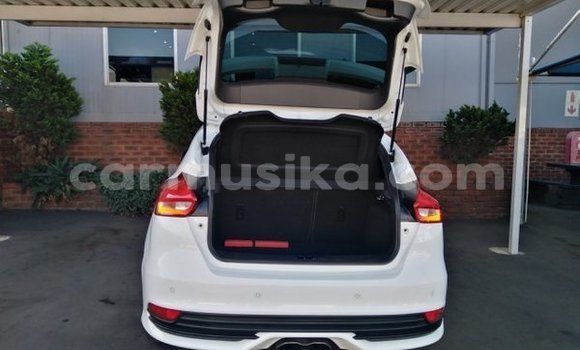 Acheter Occasion Voiture Ford Focus ST Blanc à Harare, Harare Acheter Occasion Voiture Ford Focus ST Blanc à Harare, Harare