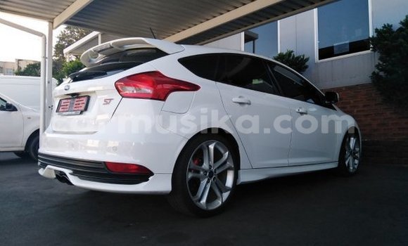 Acheter Occasion Voiture Ford Focus ST Blanc à Harare, Harare Acheter Occasion Voiture Ford Focus ST Blanc à Harare, Harare