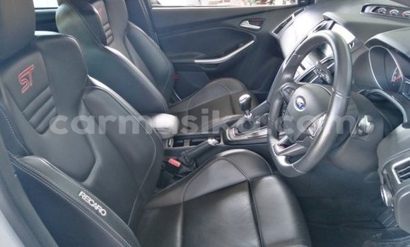 Acheter Occasion Voiture Ford Focus ST Blanc à Harare, Harare Acheter Occasion Voiture Ford Focus ST Blanc à Harare, Harare