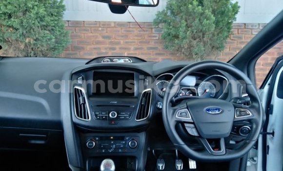 Acheter Occasion Voiture Ford Focus ST Blanc à Harare, Harare Acheter Occasion Voiture Ford Focus ST Blanc à Harare, Harare