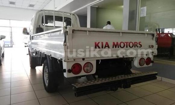 Acheter Occasion Voiture Kia K7 Blanc à Beitbridge, Matabeleland South Acheter Occasion Voiture Kia K7 Blanc à Beitbridge, Matabeleland South