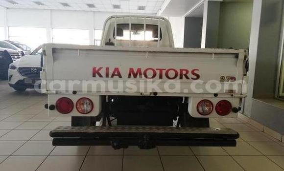 Acheter Occasion Voiture Kia K7 Blanc à Beitbridge, Matabeleland South Acheter Occasion Voiture Kia K7 Blanc à Beitbridge, Matabeleland South