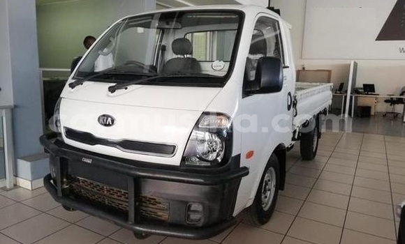 Acheter Occasion Voiture Kia K7 Blanc à Beitbridge, Matabeleland South Acheter Occasion Voiture Kia K7 Blanc à Beitbridge, Matabeleland South