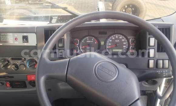 Acheter Occasion Voiture Isuzu 117 Blanc à Beitbridge, Matabeleland South Acheter Occasion Voiture Isuzu 117 Blanc à Beitbridge, Matabeleland South