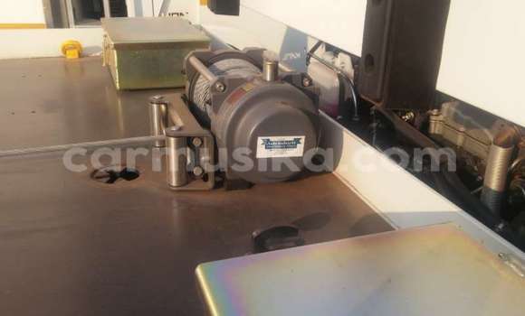 Acheter Occasion Voiture Isuzu 117 Blanc à Beitbridge, Matabeleland South Acheter Occasion Voiture Isuzu 117 Blanc à Beitbridge, Matabeleland South