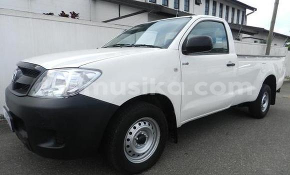 Tenga Tsaru Toyota Hilux Chena Mota in Beitbridge in Matabeleland South Tenga Tsaru Toyota Hilux Chena Mota in Beitbridge in Matabeleland South