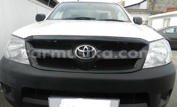 Tenga Tsaru Toyota Hilux Chena Mota in Beitbridge in Matabeleland South Tenga Tsaru Toyota Hilux Chena Mota in Beitbridge in Matabeleland South