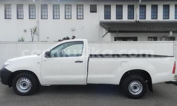 Tenga Tsaru Toyota Hilux Chena Mota in Beitbridge in Matabeleland South Tenga Tsaru Toyota Hilux Chena Mota in Beitbridge in Matabeleland South